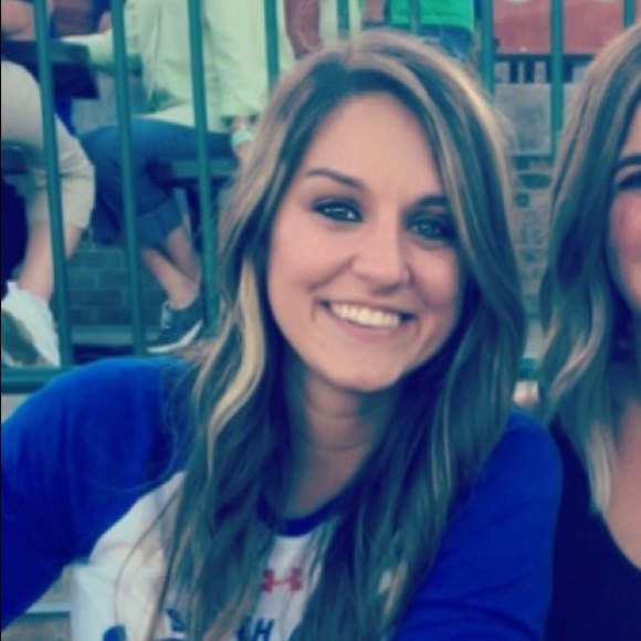 Profile Picture of Mackenzie Campbell (@mcampbell2192) on Poshmark