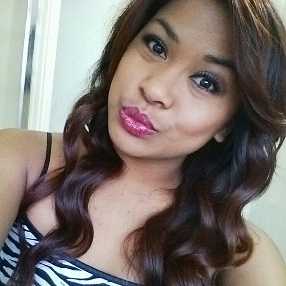 Profile Picture of April Dalere (@adalere11) on Poshmark