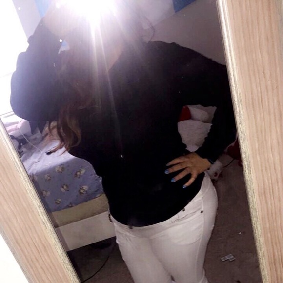 Profile Picture of Daniela Escobar (@danii100) on Poshmark