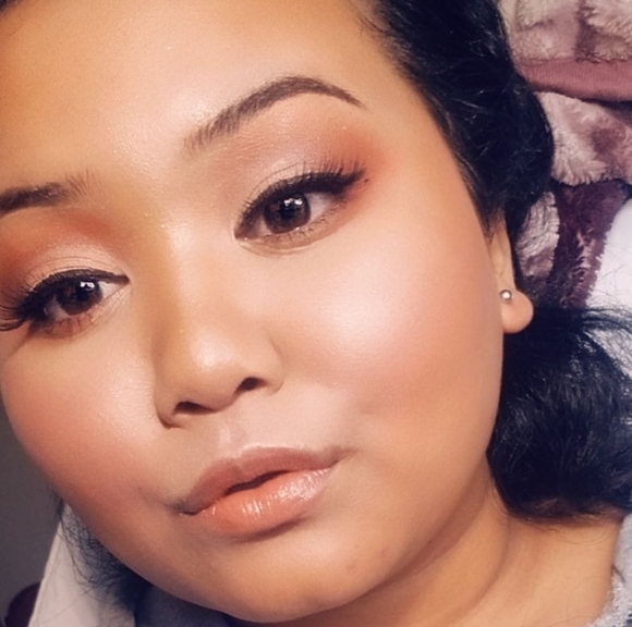 Profile Picture of Chanet Ou (@chanetou) on Poshmark