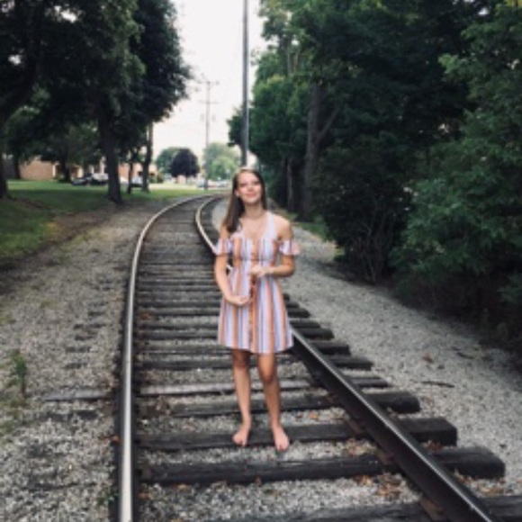 Profile Picture of Elise Huizingh (@ebhuiz415) on Poshmark