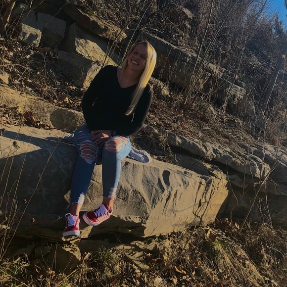Profile Picture of Morgan Fiebig (@demilovato19_) on Poshmark