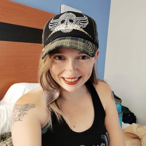 Profile Picture of Angel Wolfe (@angelwolfe613) on Poshmark