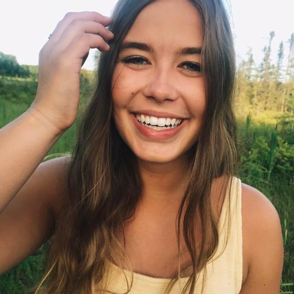 Profile Picture of Allison Randall (@allisonrandall) on Poshmark