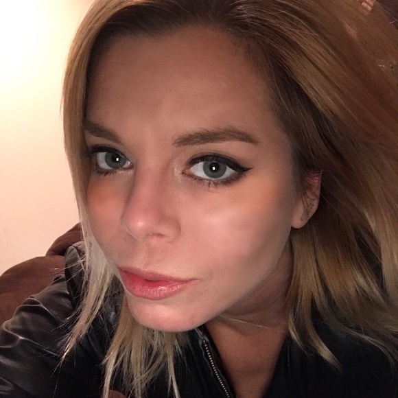 Profile Picture of Chrissie Lanzieri (@clanzieri) on Poshmark