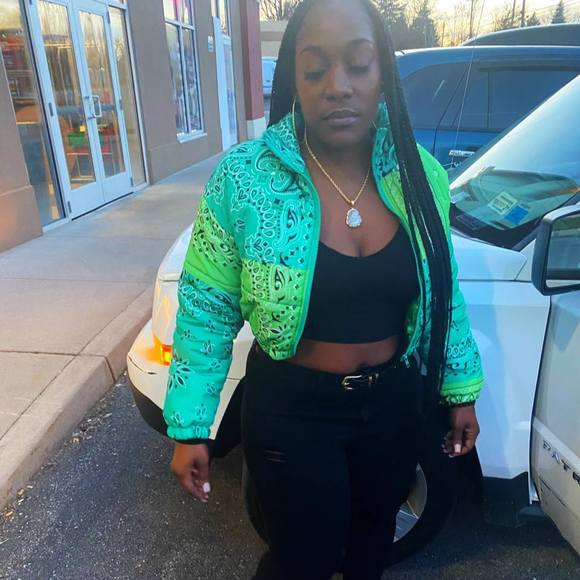 Profile Picture of Jasmine Wiggins (@thadarkskinnone) on Poshmark