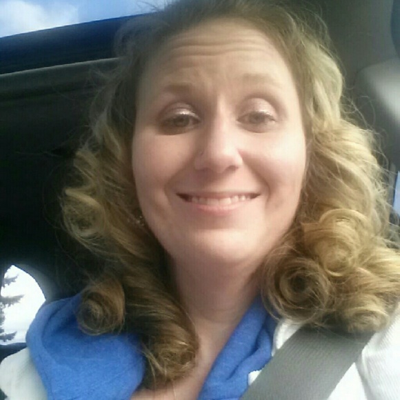 Profile Picture of Sara Schultz (@sara496) on Poshmark