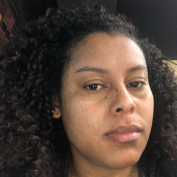 Profile Picture of Gillian Samuel (@gilliansamuel) on Poshmark