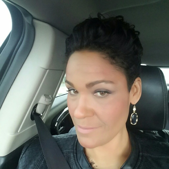 Profile Picture of Elizabeth Jones (@judah_charles) on Poshmark