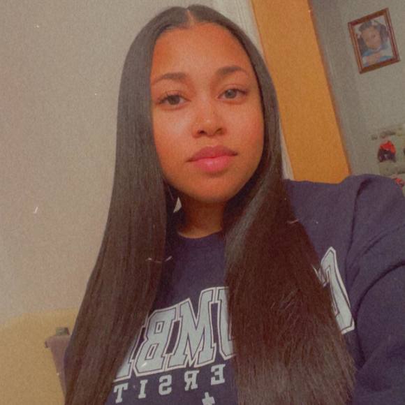 Profile Picture of Arlisa Robinson (@arlisarobinson) on Poshmark