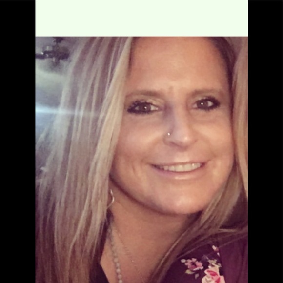 Profile Picture of Raeann Mitschke (@ramitschke) on Poshmark