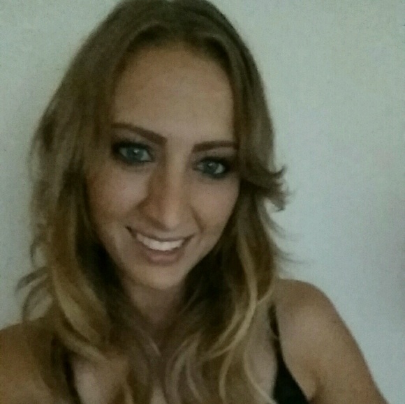 Profile Picture of Casey Reesor (@cree1988) on Poshmark