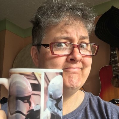 Profile Picture of Lozzie (@Lozzcap) on Twitter