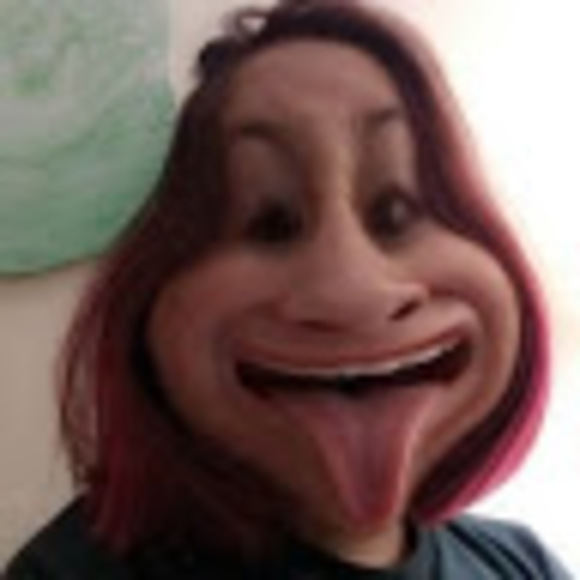 Profile Picture of Zakya Hogner (@zhogner) on Poshmark