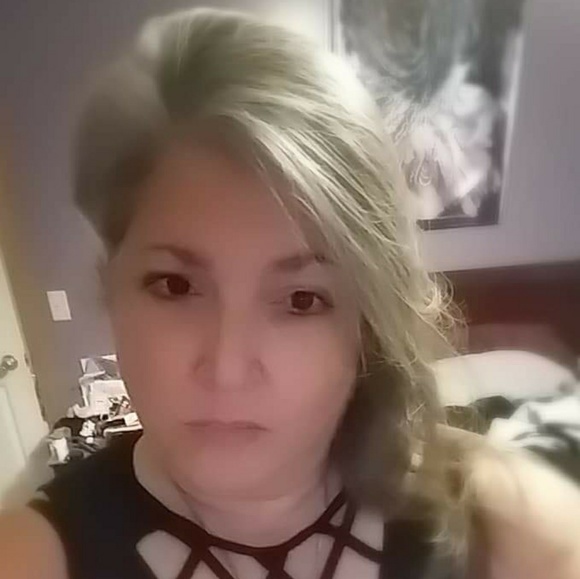 Profile Picture of Lisa Plumbtree (@pantara_1) on Poshmark