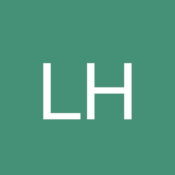 Profile Picture of Lisa Hodgson (@lisalisa201) on Poshmark