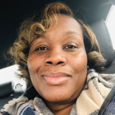 Profile Picture of Lisa Compton (@lalove0614) on Twitter