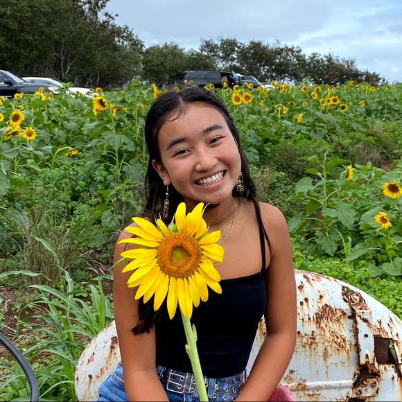 Profile Picture of Taryn Kimura (@tarynkimura_) on Poshmark