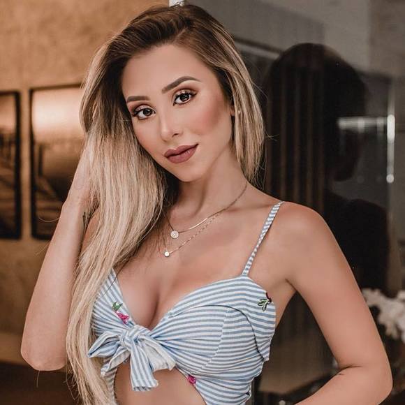Profile Picture of Beatriz Moreno (@beatrizmoren629) on Poshmark