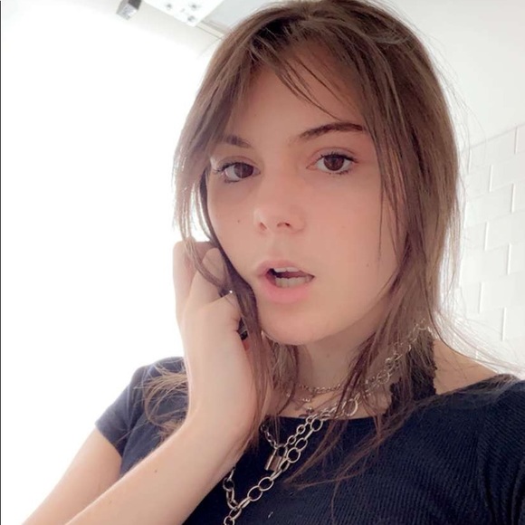 Profile Picture of Hannah Block (@hannahblock0) on Poshmark