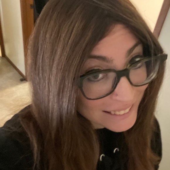 Profile Picture of Taryn Wainstein (@tarynw_pt) on Poshmark