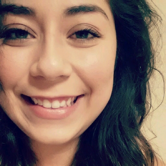 Profile Picture of Rebecca Mata (@mbecca16) on Poshmark
