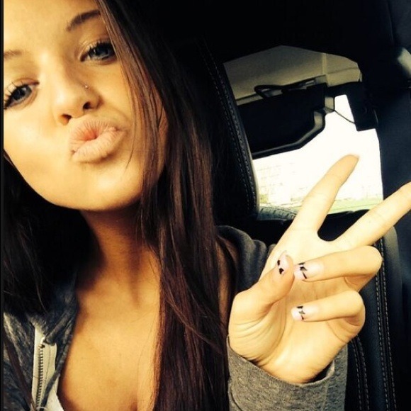 Profile Picture of Amber Hopkins (@amberhopkins) on Poshmark