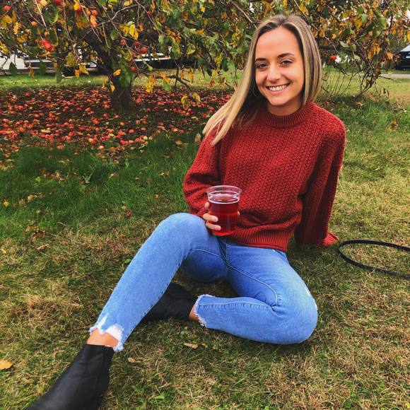 Profile Picture of Elizabeth Granick (@egranick) on Poshmark