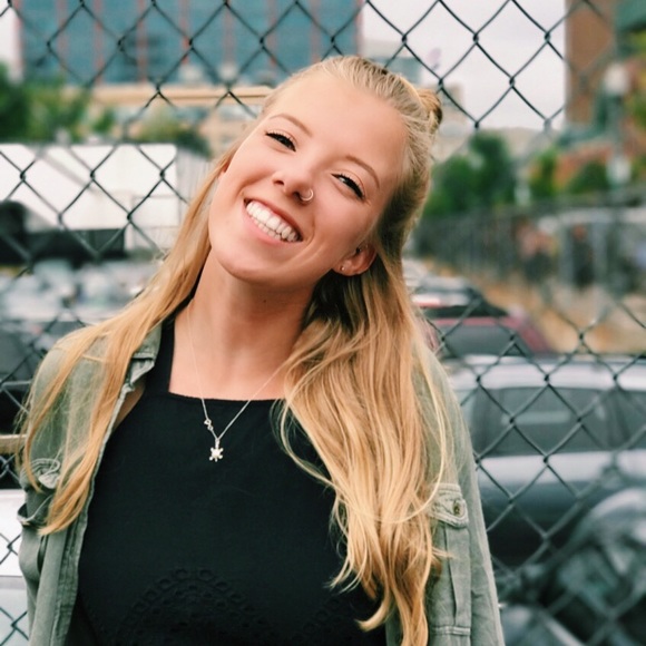 Profile Picture of Nicole Gilchrest (@ngilchrest) on Poshmark