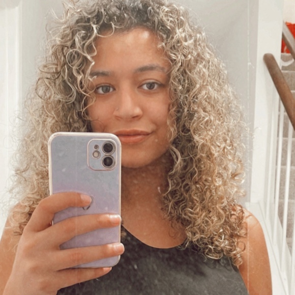 Profile Picture of Mera Morcos (@meramorcos) on Poshmark