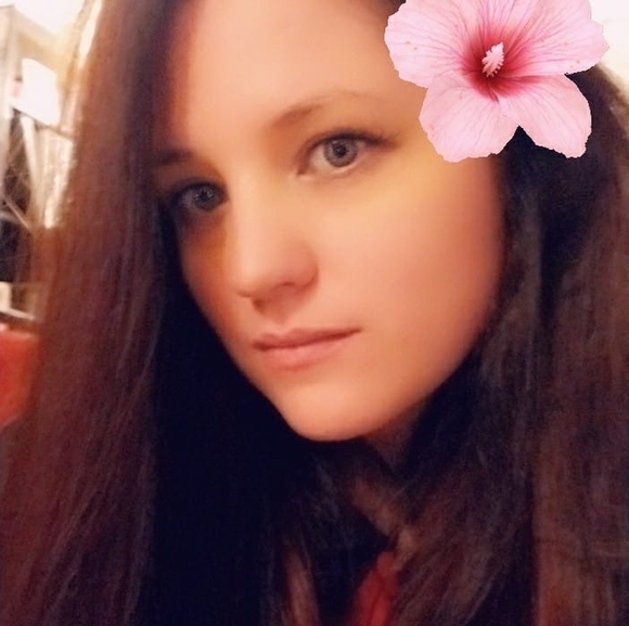 Profile Picture of Amanda Nicholson (@mandalee11) on Poshmark