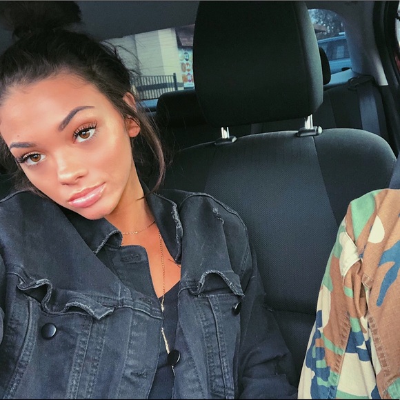 Profile Picture of Sara Lyerly (@saralyerlyy) on Poshmark