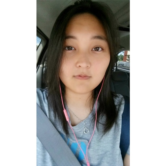Profile Picture of Dara Bahk (@shojou) on Poshmark