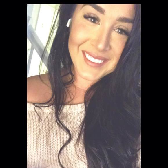 Profile Picture of Janelle Dancil (@janelledancil) on Poshmark