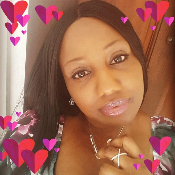 Profile Picture of Shevaun Morvan (@shevaunm44) on Poshmark