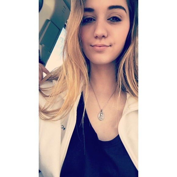 Profile Picture of Ashlee Conway (@ashlee_conway) on Poshmark