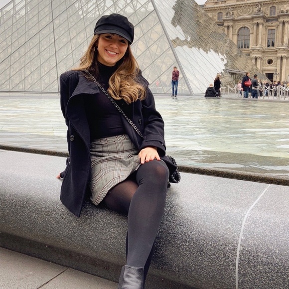 Olivia Dergarabedian - Poshmark Profile Picture of Olivia Dergarabedian (@olivia_dergara) on Poshmark