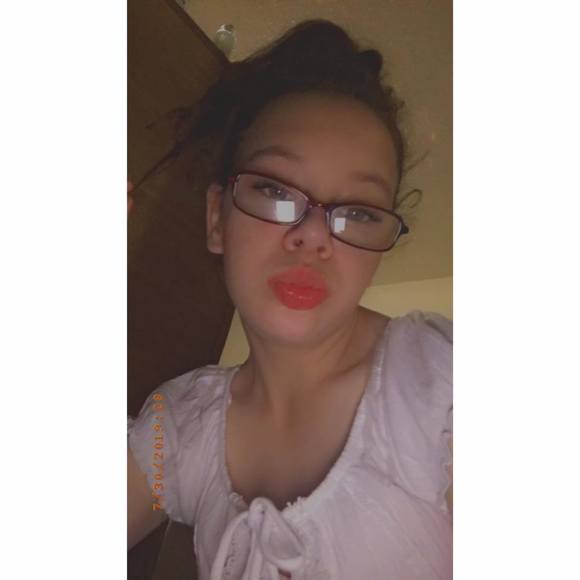 Profile Picture of Amillia Michaelis (@a_michaelis_) on Poshmark