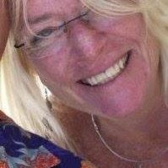 Profile Picture of Claudia Schultz (@ditto2016920) on Poshmark