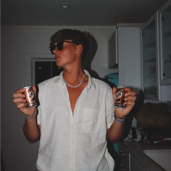 Profile Picture of ! eli Bailey (@elibailey4) on Poshmark