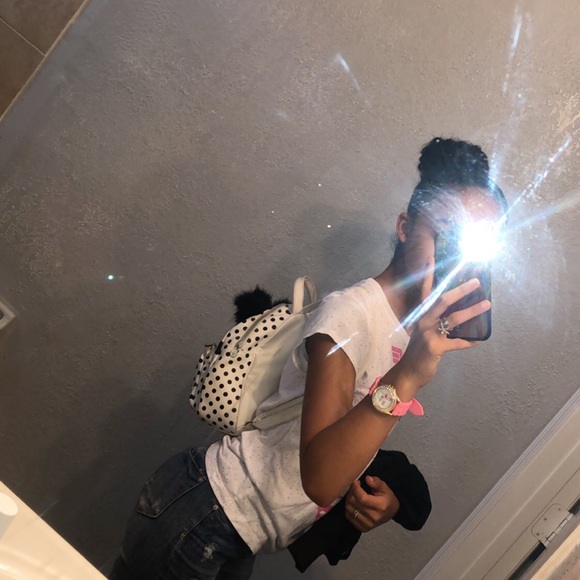 Profile Picture of Kiara Olazabal (@kiara_olazabal) on Poshmark