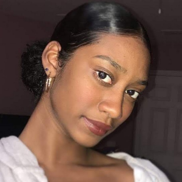 Profile Picture of Shayla Jacobs (@lovelyshayla28) on Poshmark