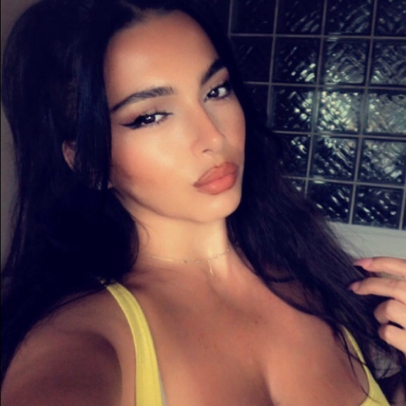 Profile Picture of Blair Papraniku (@blairp82) on Poshmark