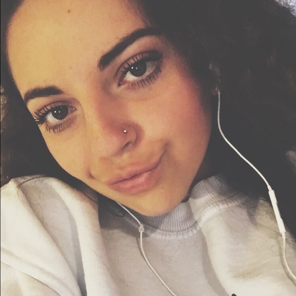 Profile Picture of Anna Denisco (@annad5) on Poshmark