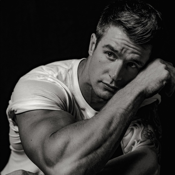 Profile Picture of Aaron Anderson (@aaronscrnm) on Poshmark