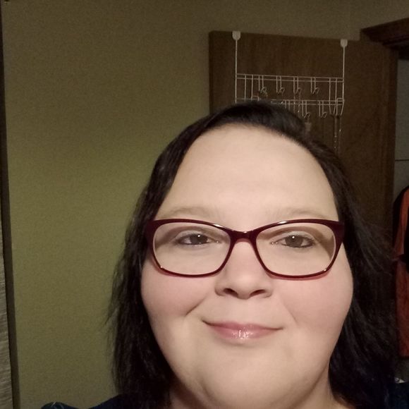 Profile Picture of Ashley Read (@aladyread) on Poshmark