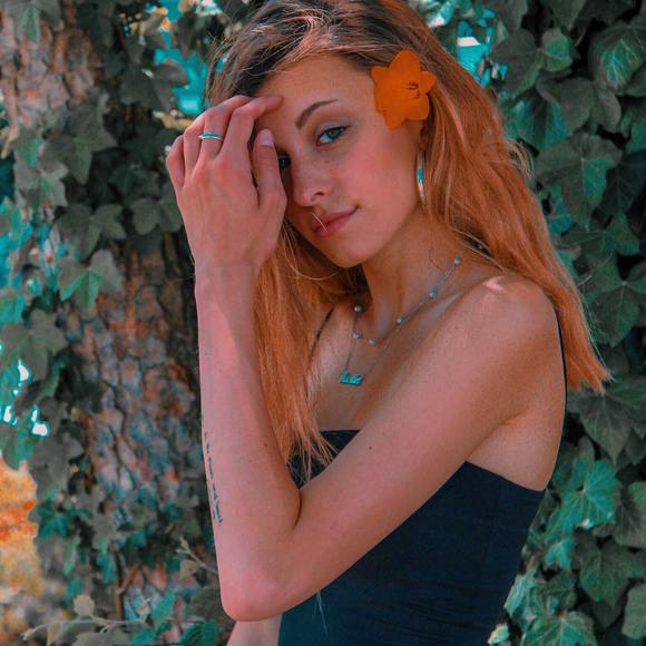 Profile Picture of Alexis Hoey (@alexishoey) on Poshmark