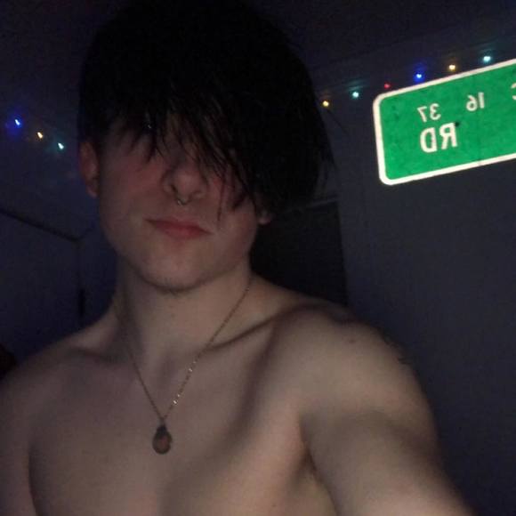 Profile Picture of Kyle Morton (@morton633) on Poshmark