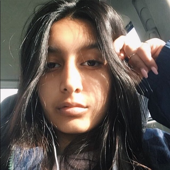 Profile Picture of Resham Mughal (@resham_mug) on Poshmark