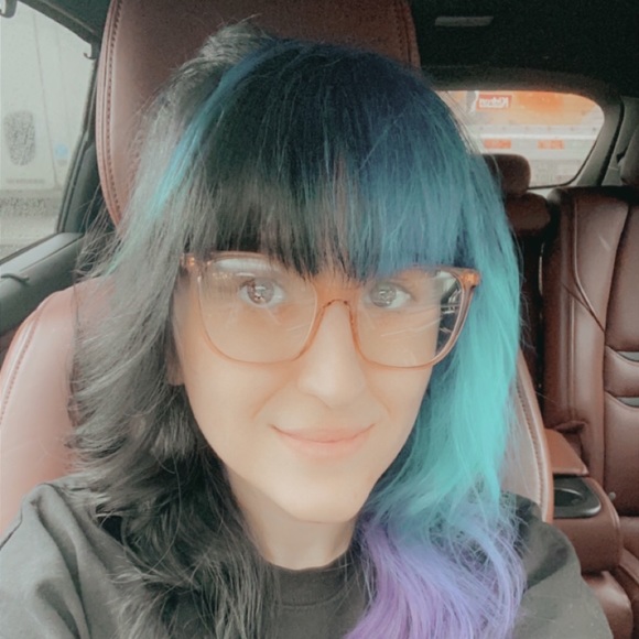 Profile Picture of Amanda Reid (@minniemouse0814) on Poshmark